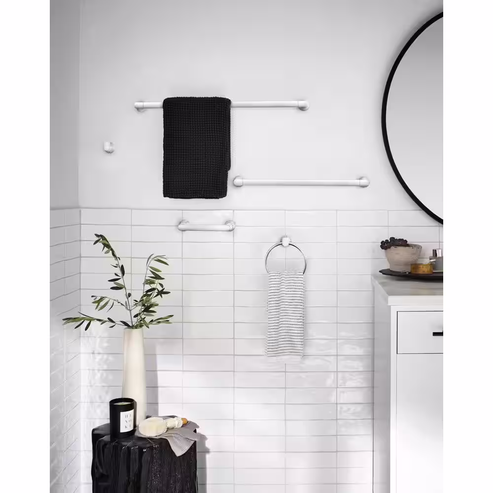 MOEN Genta 18 in. Towel Bar in Chrome