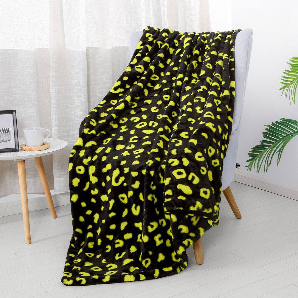 None Geometry Black Flannel Sherpa 50 in. x 60 in. Throw Bed Blanket (2-Pack)